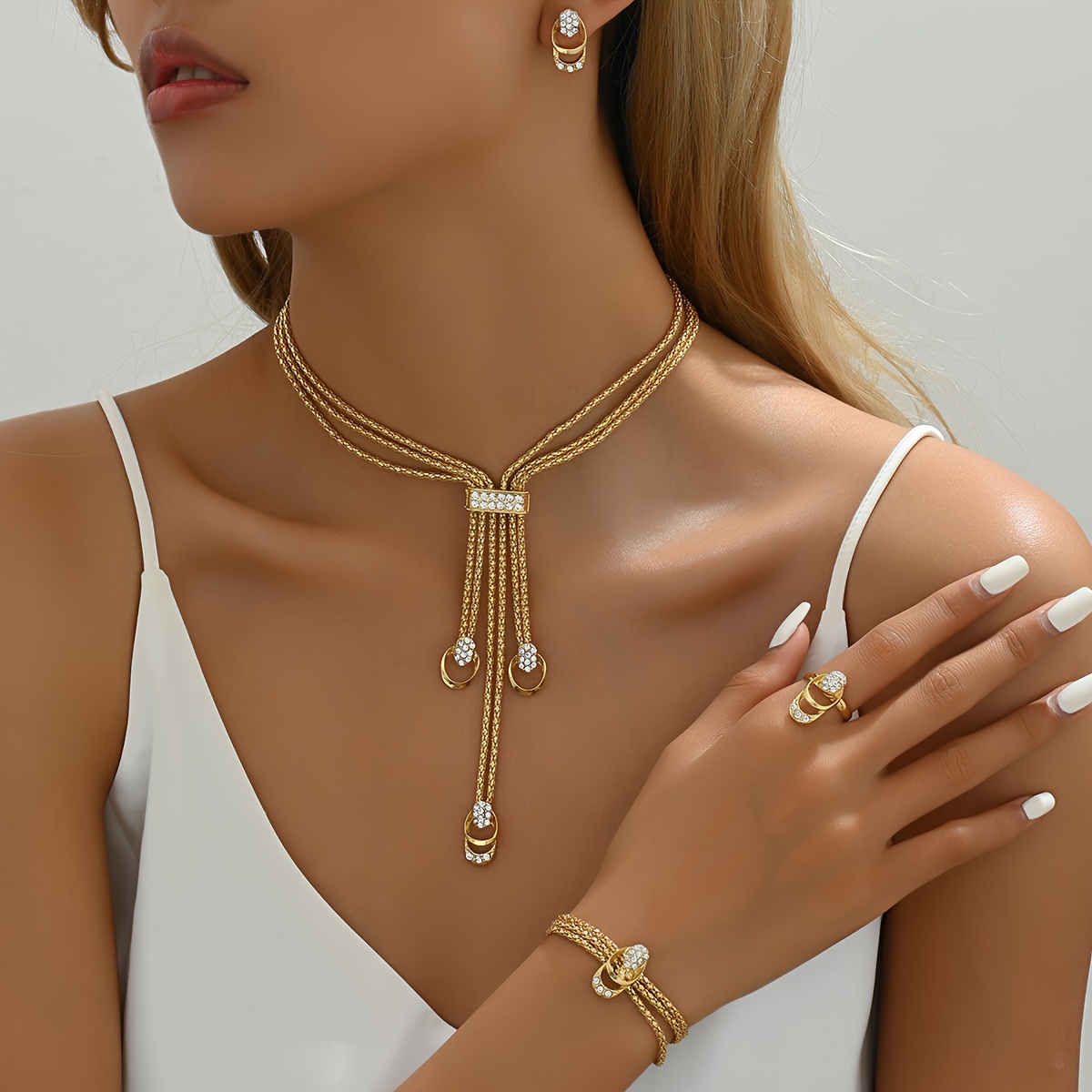 a 4pcs set of stylish bridal wedding party jewelry luxurious high end prom additions including a necklace bracelet earrings and rings Product details 0