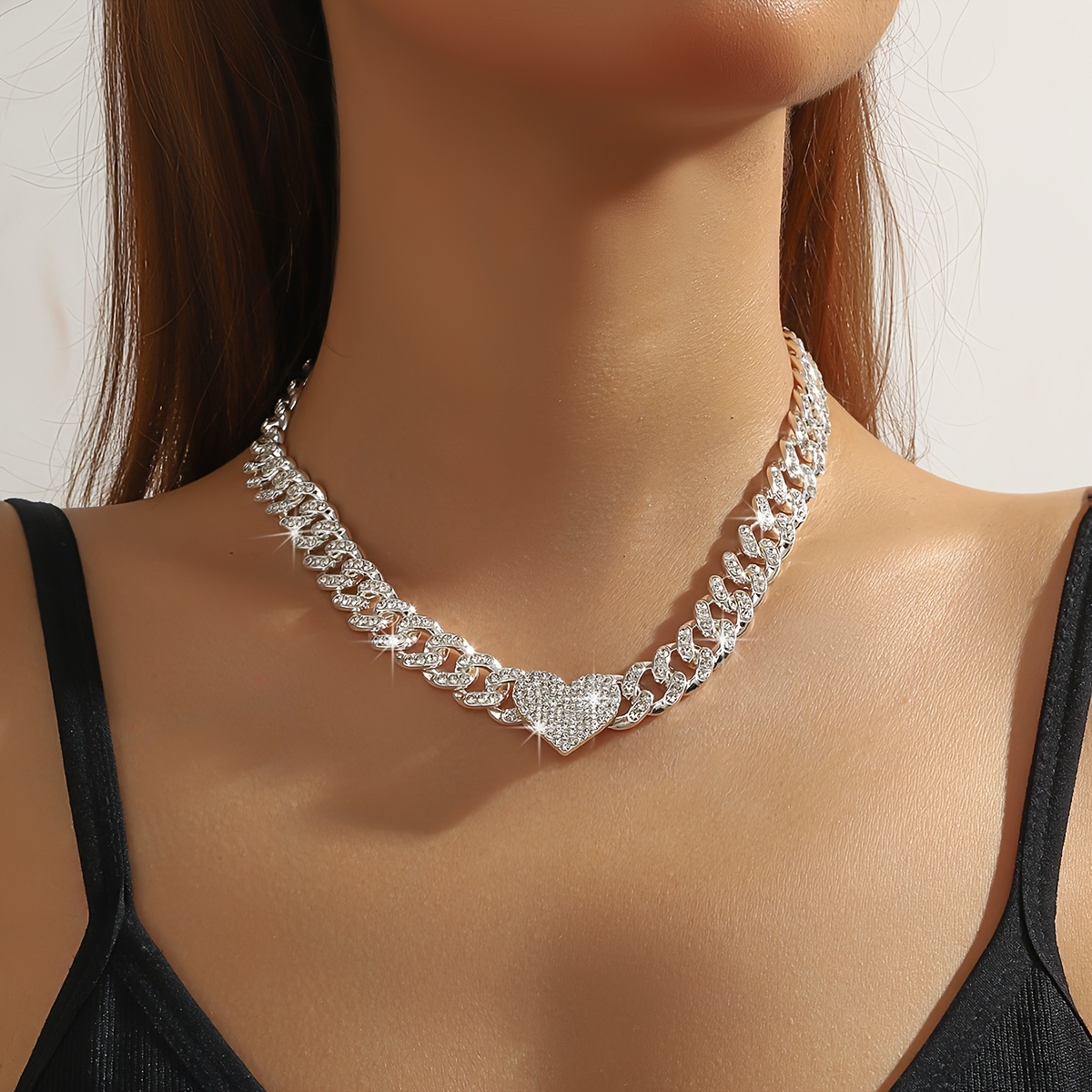 A Stylish And Exquisite Cuban Rhinestone Heart Necklace For Women