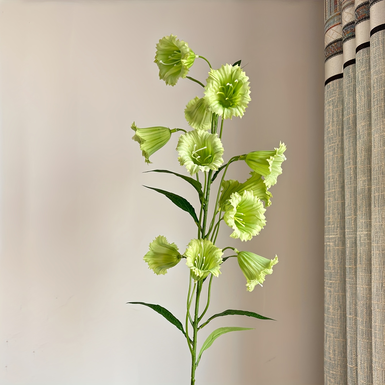 E-shop Lebendiger Künstlicher Blumenstrauß mit Trompete & Maiglöckchen - für Zuhause, Hochzeit, Verlobungsdekoration | Polyester, Keine Batterie Nötig,