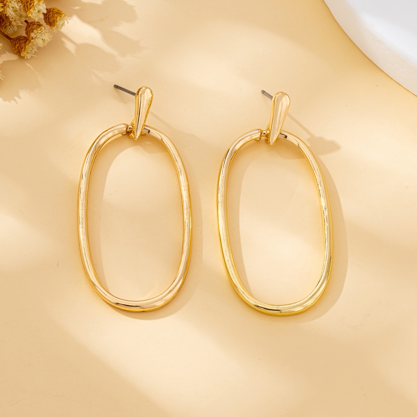 Image of A Pair Of Stylish Drop Earrings For Women, Featuring Easy Alloy Geometric Oval Designs, Wear