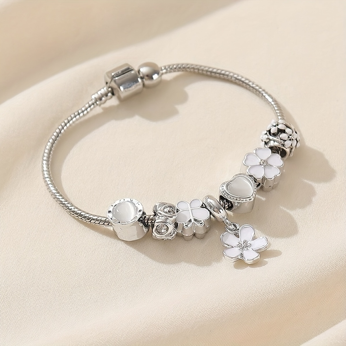 TEMU 1 Hot Selling And Popular Elegant And Gorgeous Bracelet, White Flower Bead