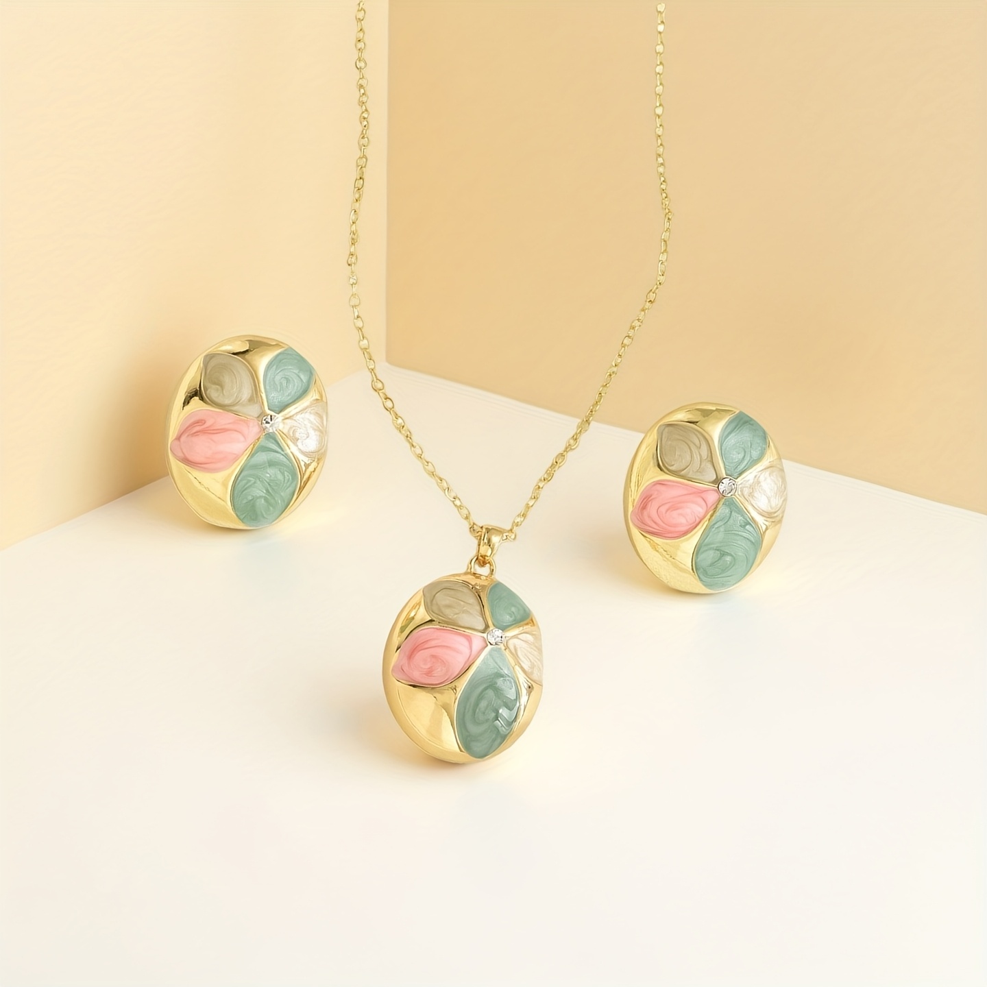 E-shop Ein Damenschmuck-Set, modischer Stil, frisches Tropfenblüten-Rundanhänger-Halskette Ohrringe-Set, ideal für den täglichen Casual-Look als