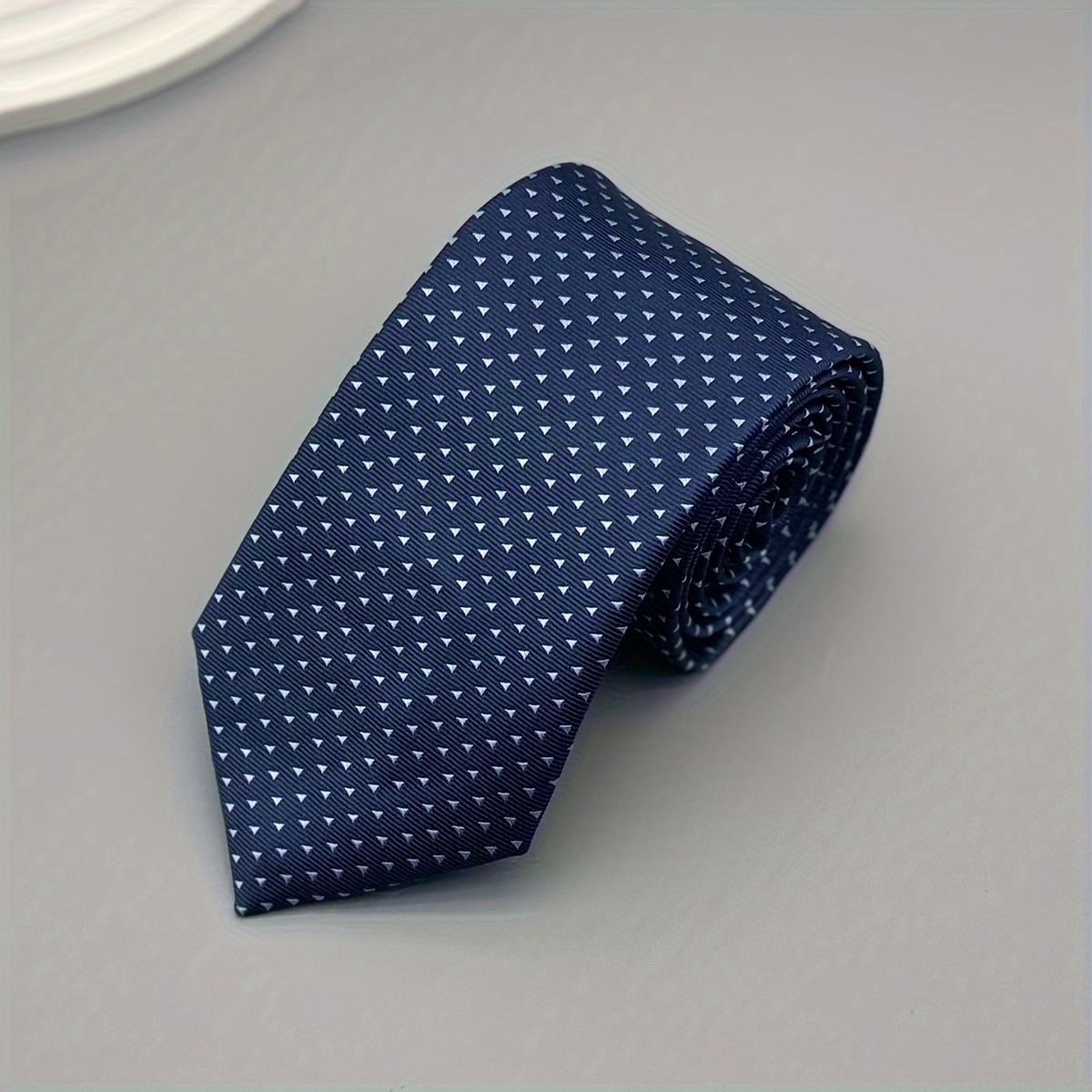 Men's Fine Crinkled Triangular Hand-Made Necktie
