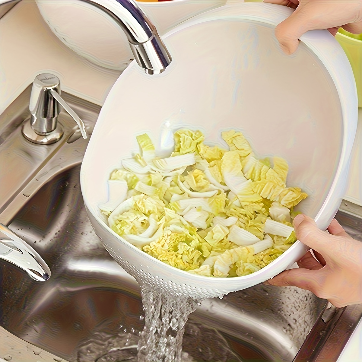 1pc practical kitchen small tool filter basin, suitable for filtering water from vegetables, fruits, rice and other foods. Made of pp plastic easily and conveniently, it is a practical filtering tool for white kitchen sinks