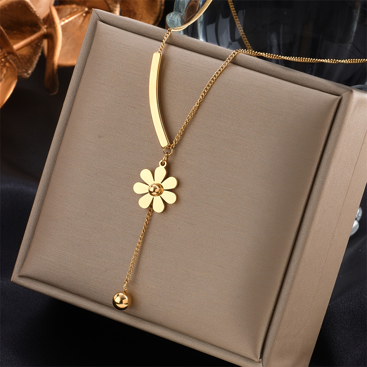 Image of Fashionable Stainless Steel Golden Necklace Daisy Flower Round Bead Pendant Creative And Cute Jewelry Gift Women's Party