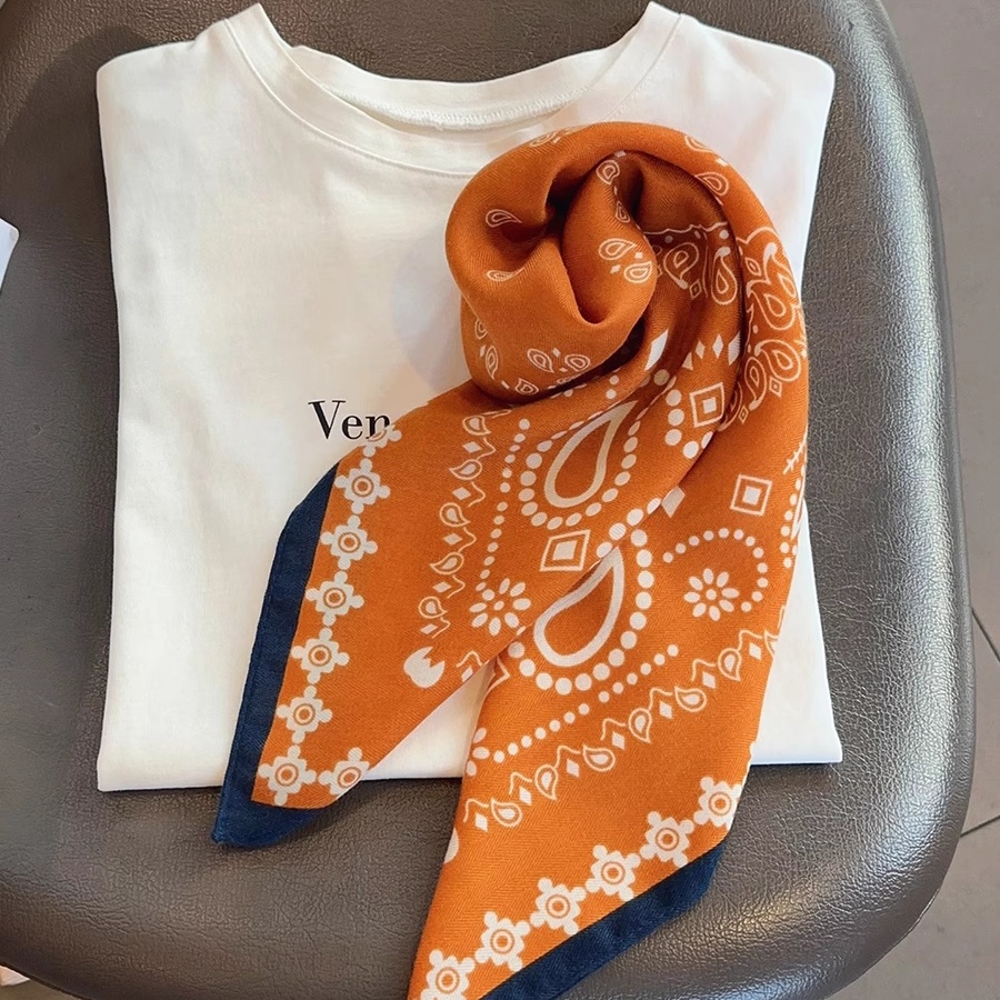 E-shop 27,5-Zoll Orange -Druck Quadratisches Tuch – Atmungsaktives , Vintage-Stil, Vielseitiges Damenschal für lässige Wochenendmode, Mehrzweck-Tuch |