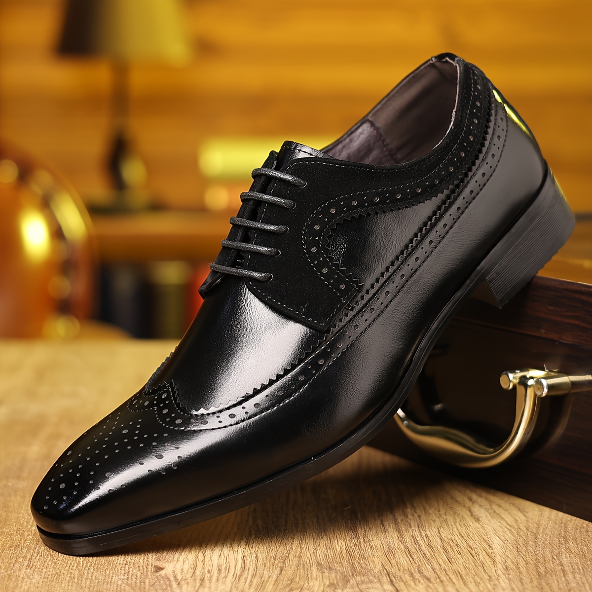 Chaussures d'affaires décontractées pour hommes avec un design décoratif, respirantes et confortables, un indispensable pour les élites du monde du travail