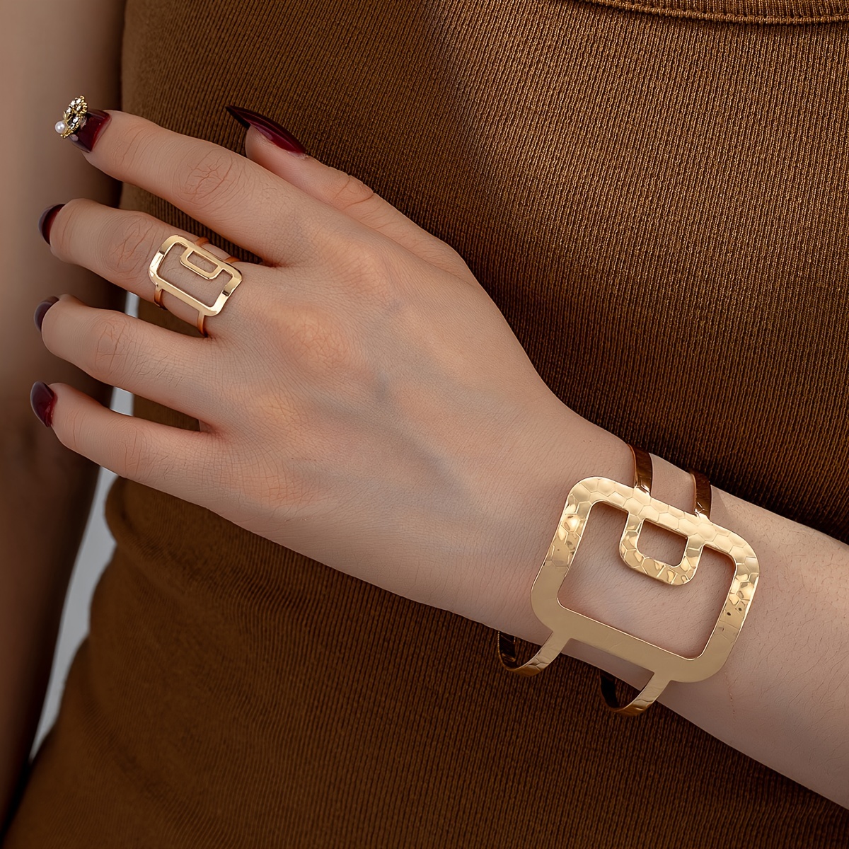 

Chic Geometric Open Cuff & Ring Set For Women - Thick Iron, Golden, Black, Silvery Tones - Perfect For Casual Attire