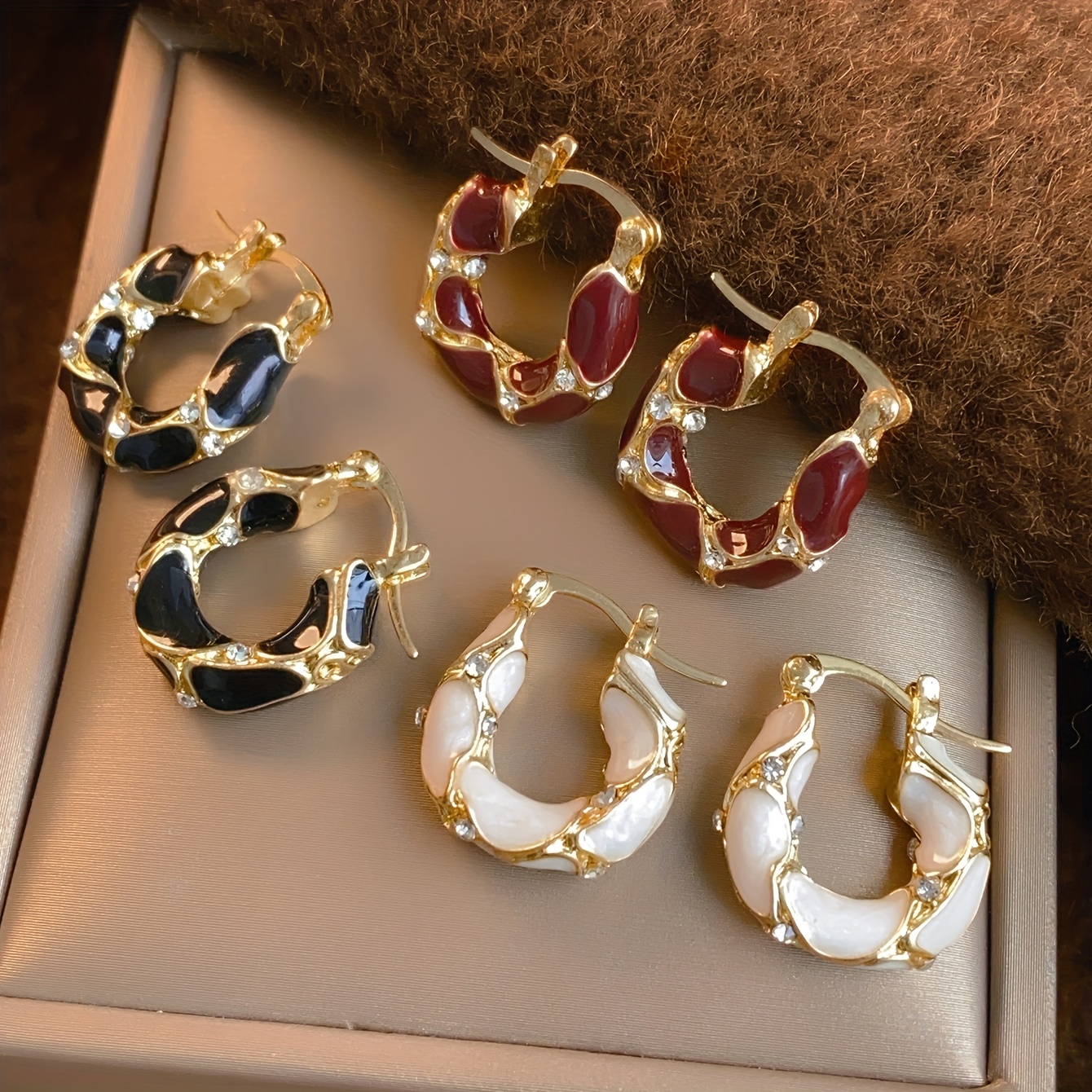 3 Pairs Of Autumn And Winter Retro Elegant Temperament, High-end Feeling, Light Luxury, Artificial Glass Inlaid With Enamel Drip Oil Design, Women' Holiday Dance Fashionable Earring Set