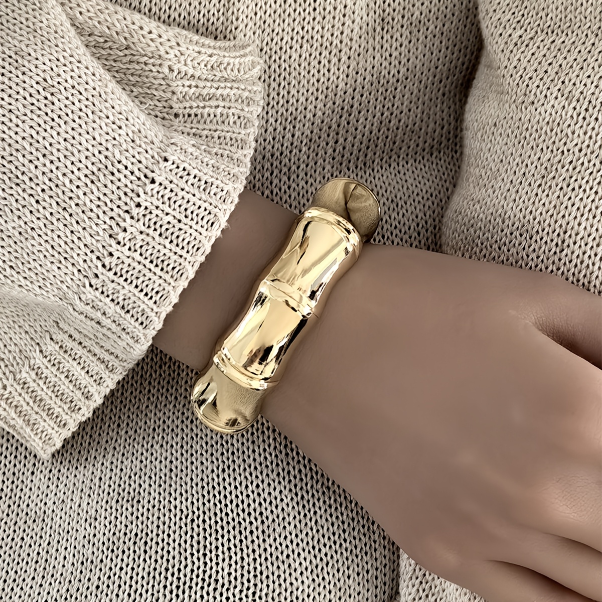 Stylish Open Spring Bracelet for Women, Perfect for Summer Gatherings