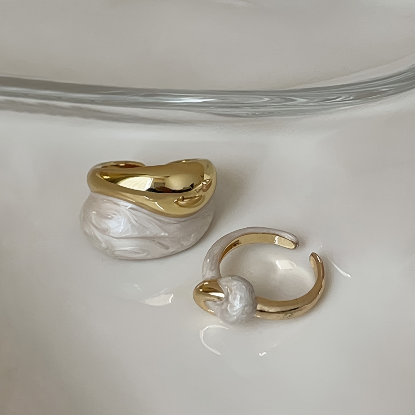 A Set Of 2 Elegant, Simple, And Casual Flowing Glaze Ring Sets With A Sense , Suitable For Women' Commuting, Parties, And Holiday Wear