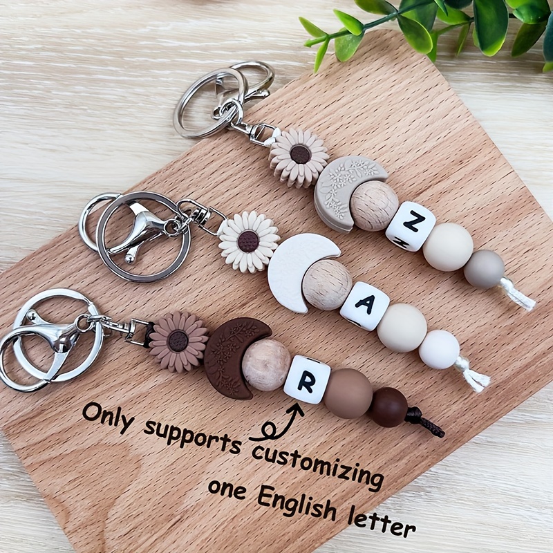 

Customizable Silicone Keychain With Daisy Charm, Alphabet Bead Personalization, Homecoming Festival Ladies Key Ring With Lobster Clasp Attachment, Beaded Flower Design Single Piece Decorative Keyring