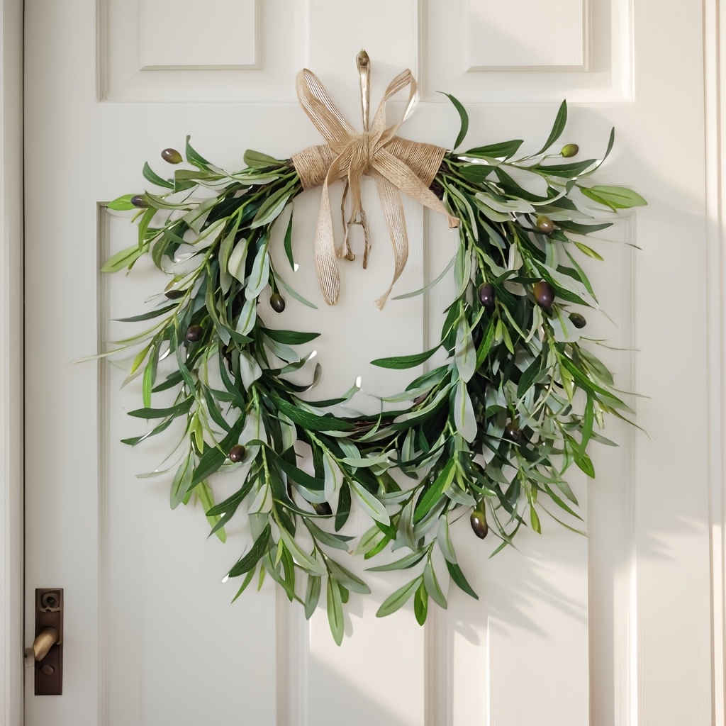 

A Rustic Artificial Wreath With Berries - A Plastic Wall Hanging Wreath Suitable For Christmas Home Decoration - No Feathers, Battery-free Installation, Doors And Walls.