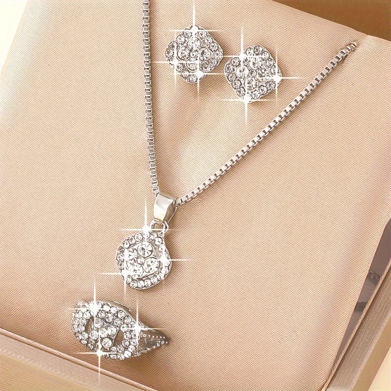 

4pcs/set, Classic & Elegant , Sparking Square Zirconia Shape Design, Delicate Pendant Match Necklace, Ring And Studs Set, Fashion Delicate Accessory For Daily Wear & Wedding, Idea Gift For Ladies