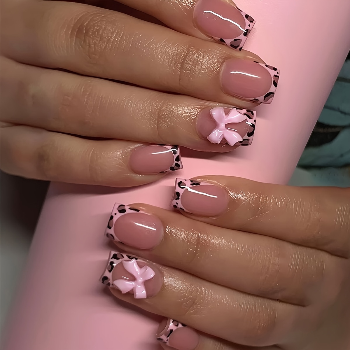 24pcs Short Square Leopard -on Nails, Suitable For Women' Wear And 1pc Jelly Glue And 1pc Nail File