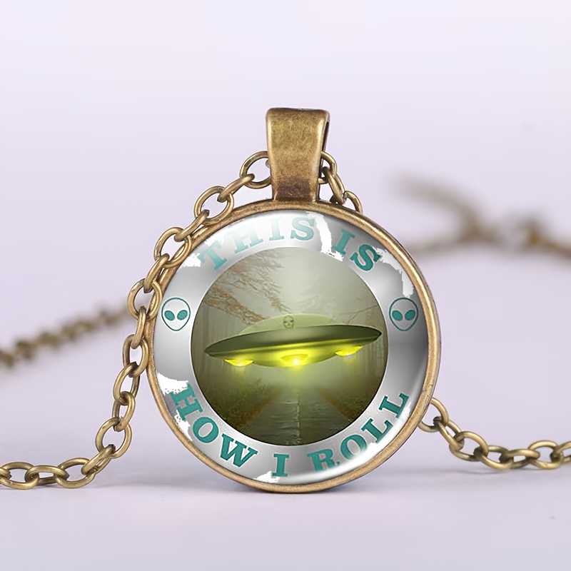 TEMU Un artículo empaquetado (Un collar de cadena de metal marrón con incrustaciones de vidrio con patrones coloridos), que un diseño circular de HOW