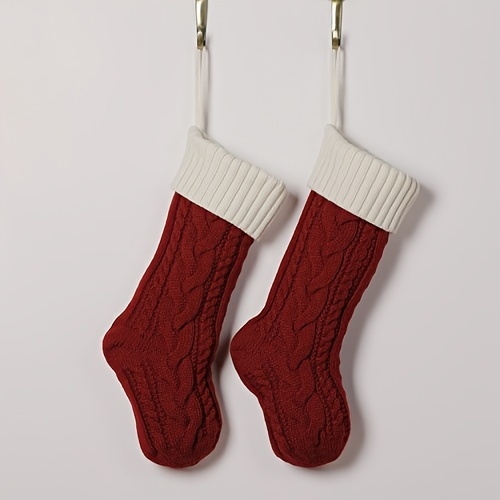 Medias Navideñas Tejidas Rojas Y Blancas: Decoración Cálida Para Tu Hogar En Navidad