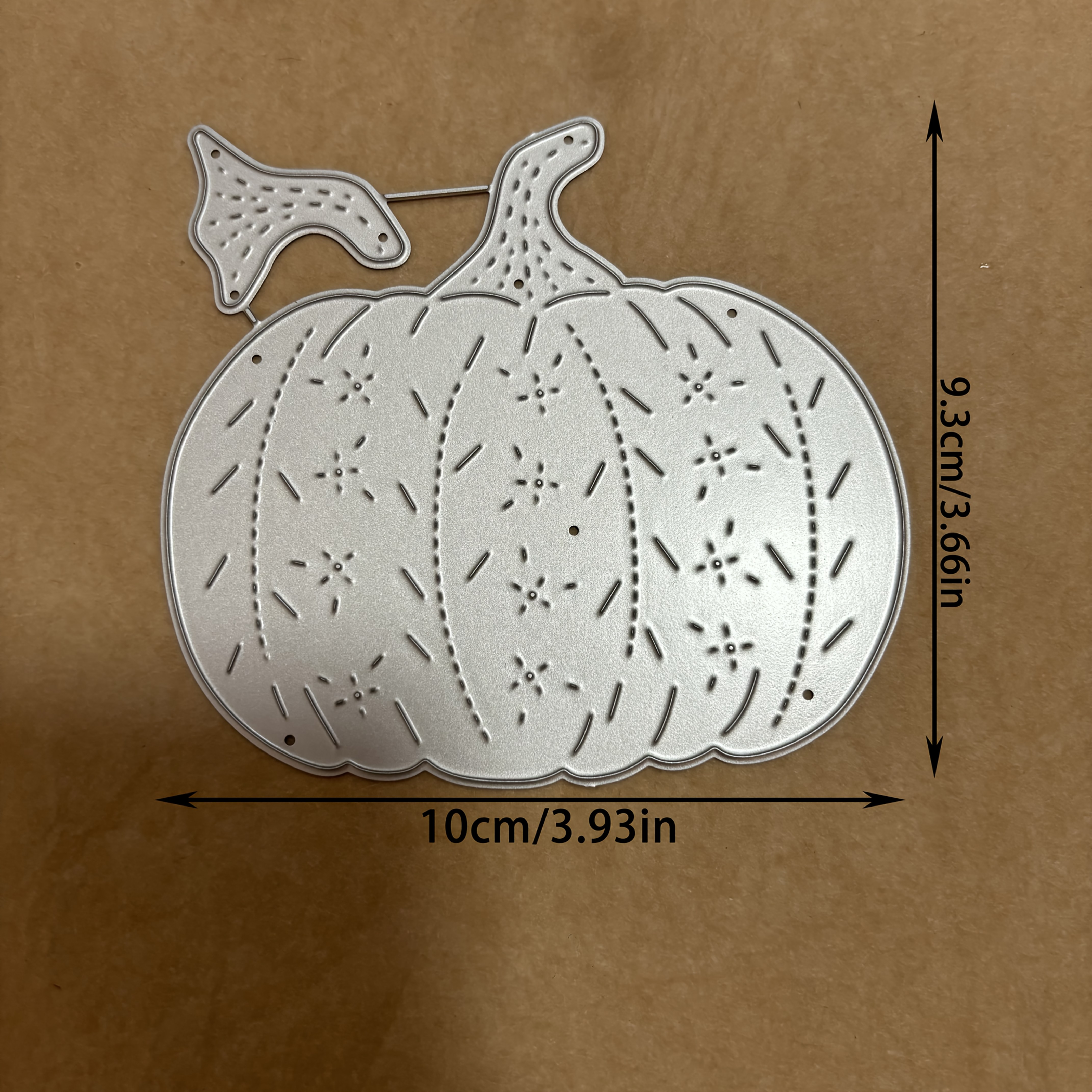 TEMU Un singolo stampo in metallo a forma di zucca per Halloween, per lavoretti, decorazioni, progetti di collage e stampi per goffratura di carta