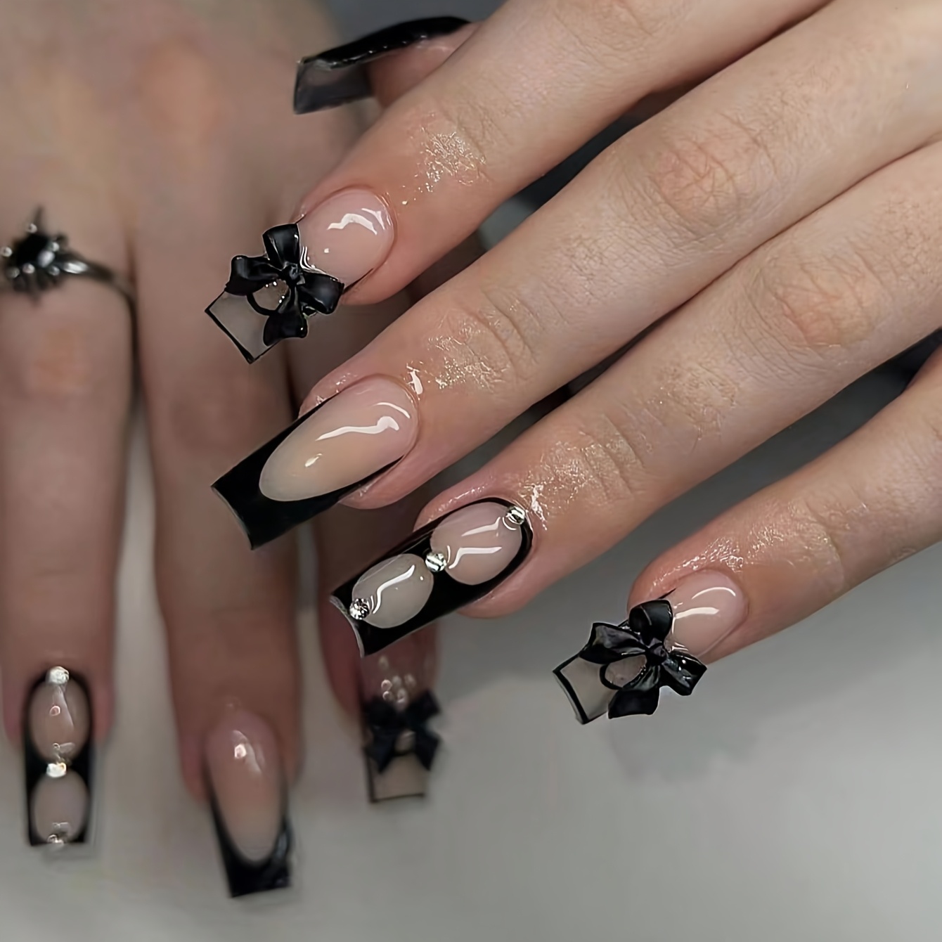 Künstliche Fingernägel Mittellang Quadratisch – Violett & Orange French Style, Mit Klebeaufklebern