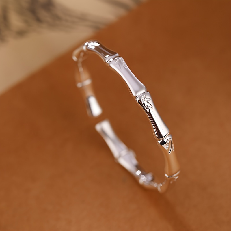 

Silvery Bracelet With A 25g S999 Column Opening