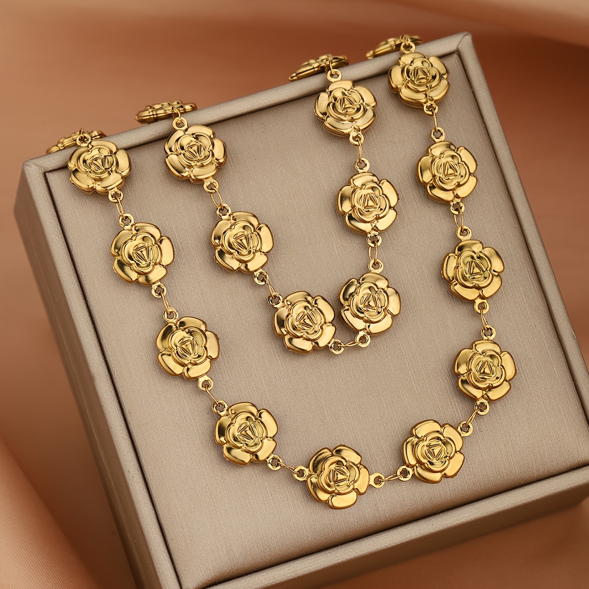 Image of 18k Gold-plated 2pcs Set Featuring A Double-sided Embossed , Including A Stainless Steel Necklace And Bracelet, Perfect For Birthdays, Christmas, Mother's Day, Valentine's Day, Or Friendship Gifts