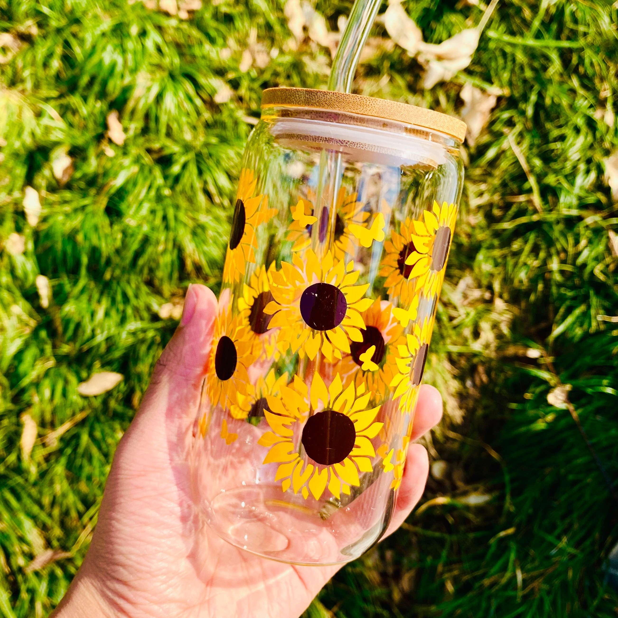 1pc, Sunflower Butterfly Drinking Glass With Lid And Straw, 16.9OZ/500ML Can Shaped Water Cup, Iced Coffee Cup, For Beer, Juice, Milk, Birthday Gifts,