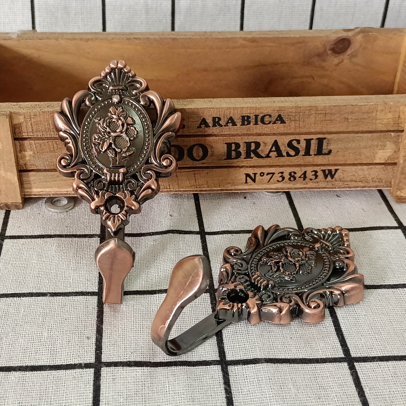 Coat Stand Bath Towel Hooks European Art Antique Bronze Carved Robe Towel  Hooks Hangers for Kitchen Bathroom Home Bedroom Closet Wall Mounted Clothes