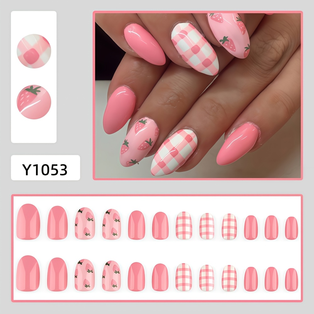 TEMU Lot de 24 faux ongles courts ovales tendance. Faux ongles avec joli imprimé fraise combiné à un motif à carreaux roses et blancs. Manucure style
