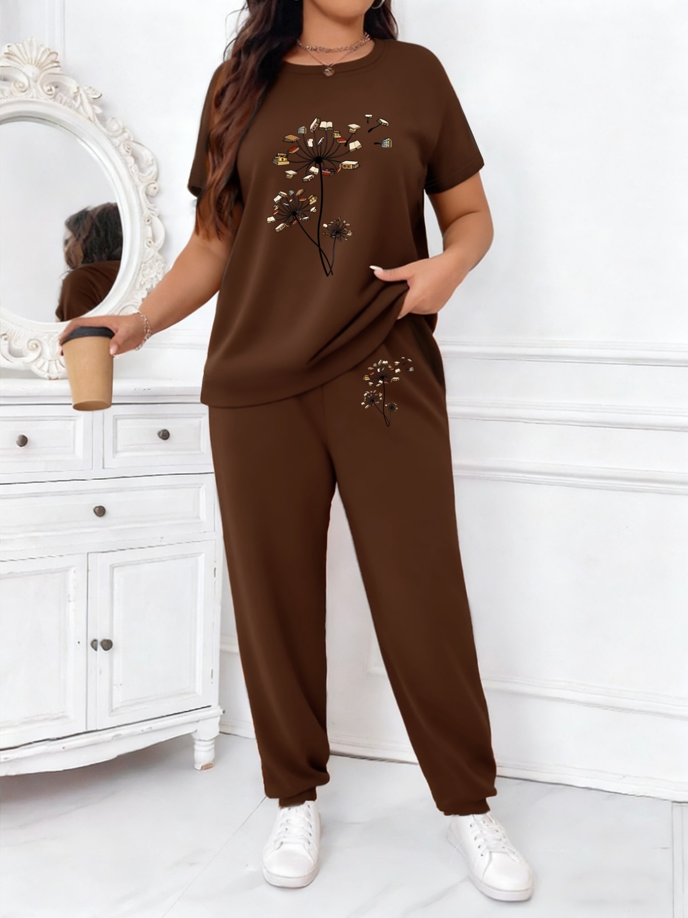Ensemble Vintage Grande Taille — Imprimé Graphique Grande Taille - Grande Taille - Ensemble Deux Pièces Femme Comprenant un T-Shirt Décontracté à Col Rond, Ample et Confortable à Manches Courtes et un Pantalon à Cordon de Serrage à Taille Élastique avec Poches, Parfait pour un Usage Quotidien, Modèle PD-961
