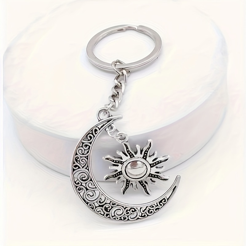 

100pcs/6pcs/2pcs/1pc Unique Retro Hollow Moon Keychain Pendant For Men, Bag Car Keyring With Design