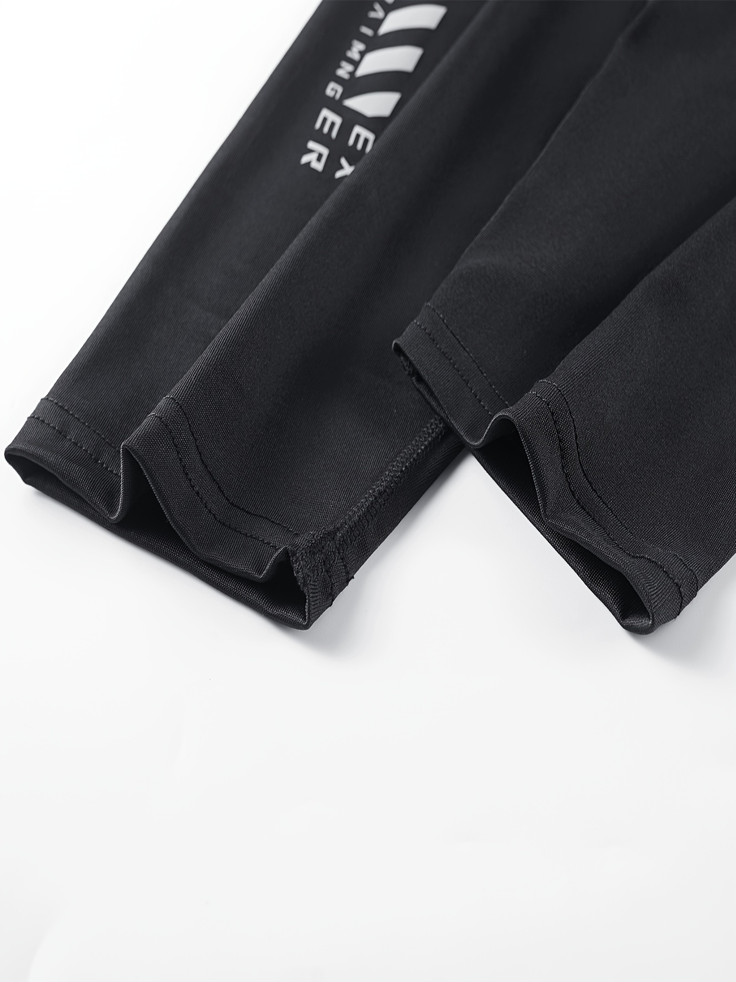 Men'S Casual Sports Long Pants Suitable for All Seasons, Designed to Look Like Two Pieces, Featuring Pockets, a Regular Fit, Elastic Waistband, Quick-Drying And Breathable Fabric, Moisture-Wicking Properties, Ideal for Hiking, Training, Yoga