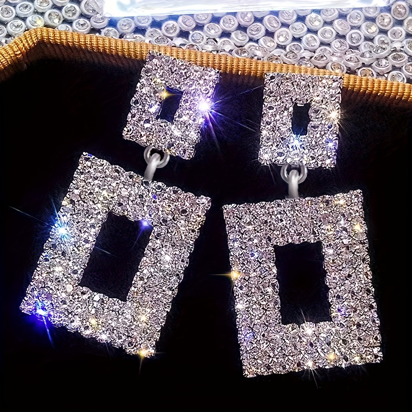 

Luxurious And Exquisite Geometric Square Earrings For A Sophisticated And Elegant Look, Suitable For Both Formal Events And Daily Wear.