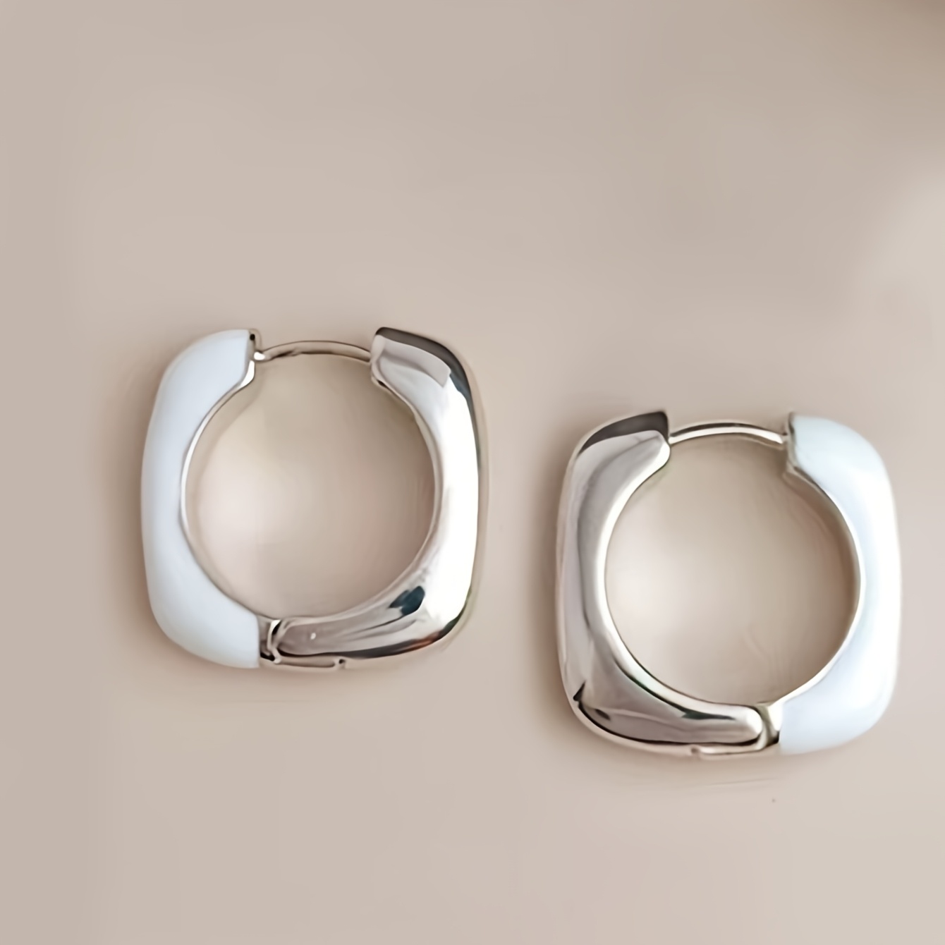 1 Pair Of Minimalist, Fashionable, Exquisite, High-end , Unique, Versatile, Suitable For Casual Gatherings, Parties, Copper Women's Ear Hoops