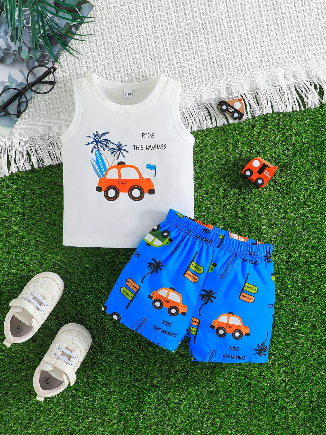 2pcs Baby Boy 95% Cotton Short-sleeve Tee and Allover Tropical Print Shorts Set