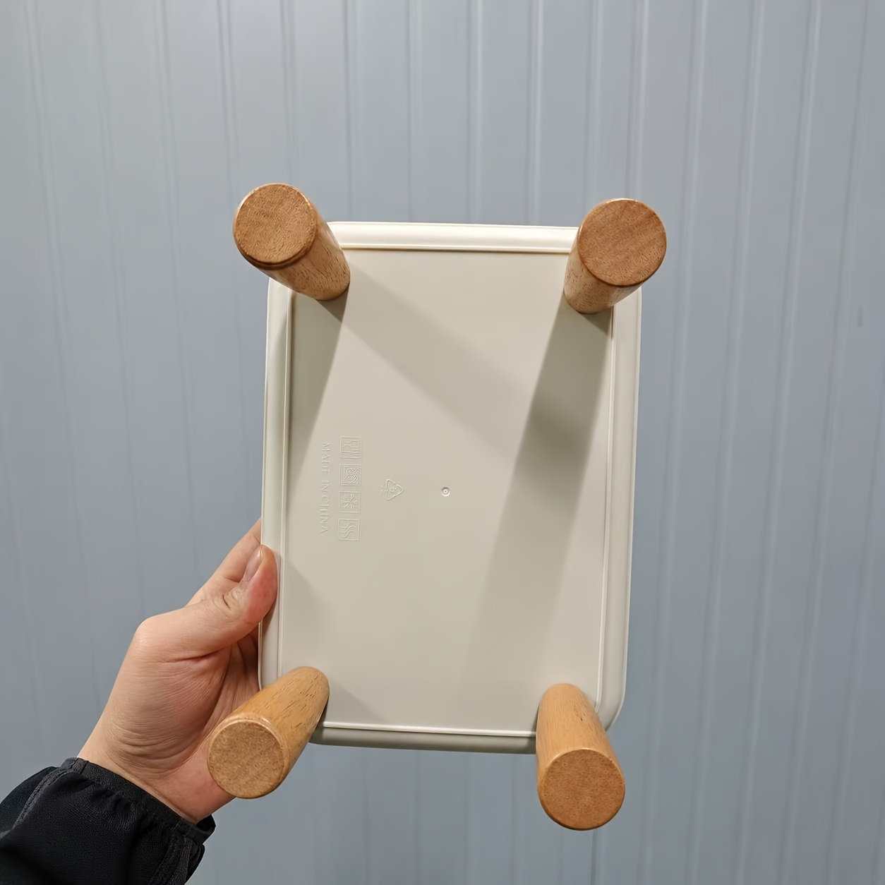 TEMU Rounded Anti-slip Pet Feeding Tray With Feet For , Pet Utensil Tray, Cat And Dog Food Storage Tray, Indoor Pet Feeding Scene
