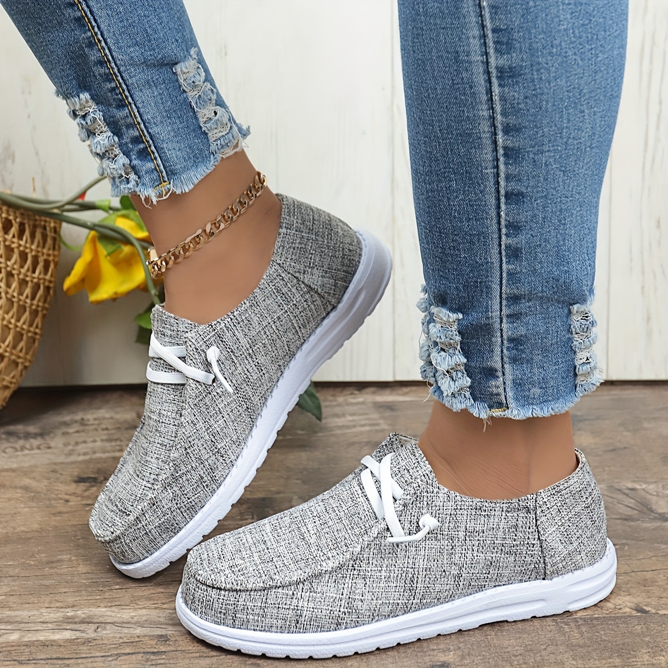 

Women's Fashion Skateboard Shoes, With Solid Color Upper, Flat Light Lace-up Canvas Shoes