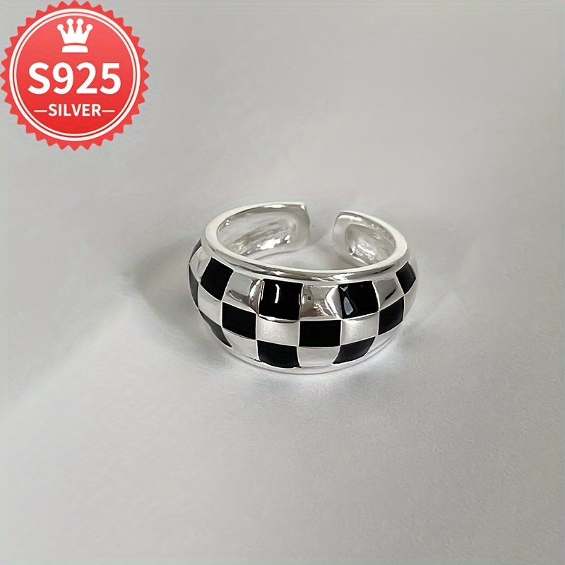 Hypoallergenic Checkered Ring for Women - Stylish and Versatile Design