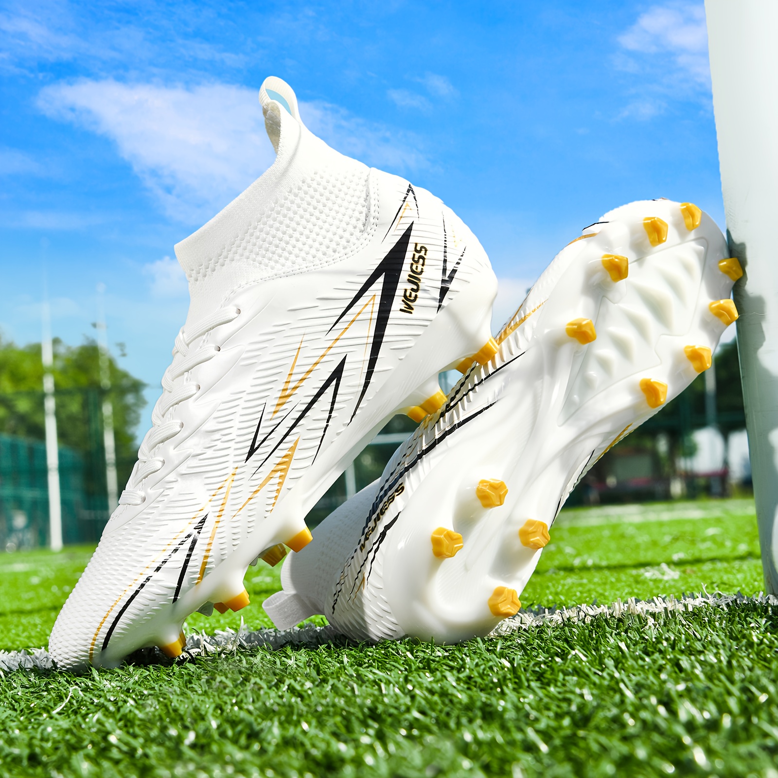 [Zapatillas deportivas] Nuevas zapatillas de entrenamiento para competición de hombre con clavos AG antideslizantes, zapatillas de fútbol transpirables de caña alta para adultos, adecuadas para parejas, calzado de fútbol profesional para exteriores, clavas deportivas negras clásicas ligeras