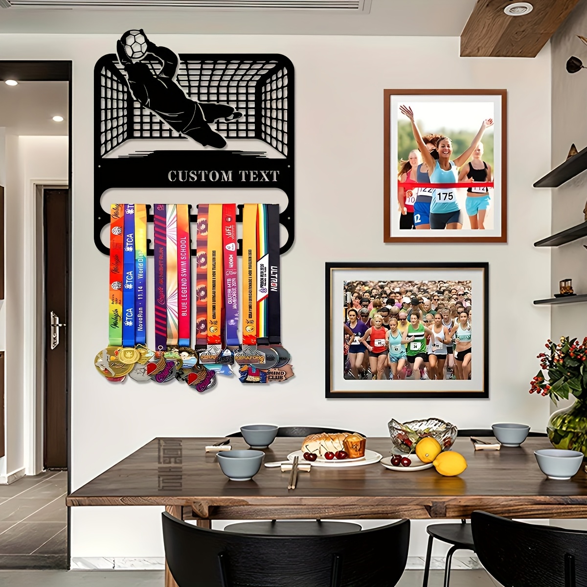 E-shop Personalisierter Torwart-Fußball Metallmedaillenhalter - Mit Gravierbarem Namen, 15.74 Zoll Fußballtor-Design Wanddekor für Medaillen,