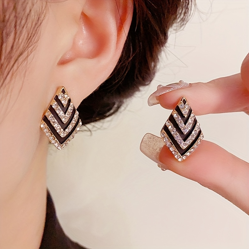 TEMU A Pair Of Stylish And Sophisticated Geometric -patterned Inlaid Cubic Synthetic Zirconia Stud Earrings, Versatile And Elegant Ear Jewelry