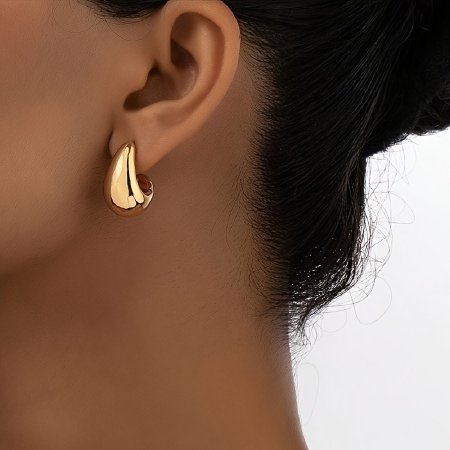 A Pair Of Fashionable Teardrop-shaped Multicolor Earrings, Suitable For Everyday