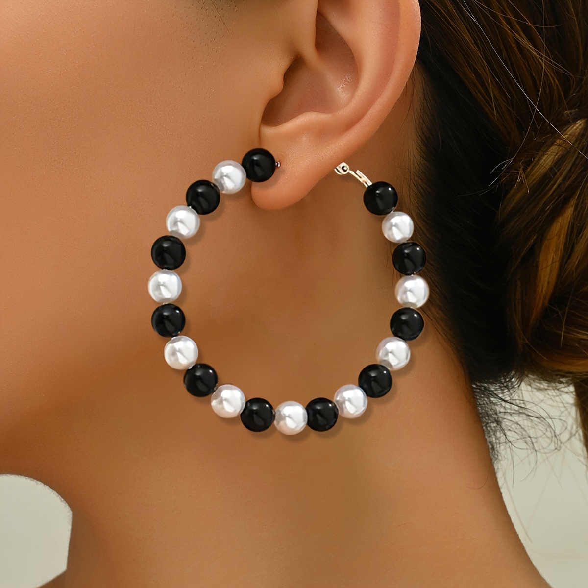 

1pair Fashion Simple Black White Color Block Exaggerated Large Circle Hoop Earrings Earrings