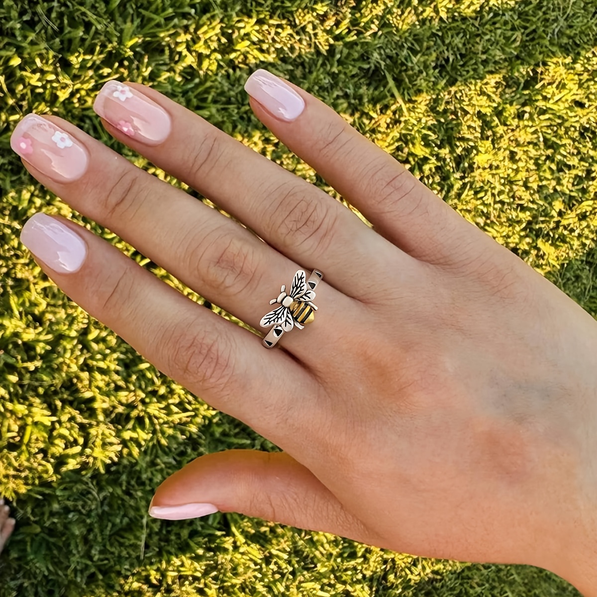 Women's Vintage Bee Ring, Perfect Gift for Special Occasions