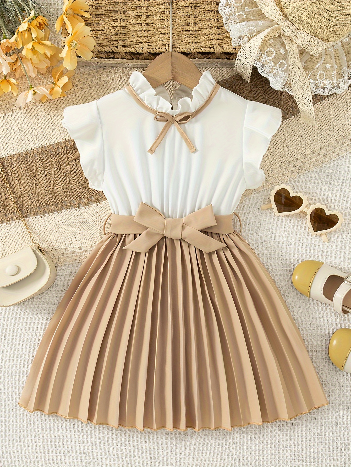 A Sleeveless Dress for Girls Featuring a Solid Color, Regular Fit,  Knee-Length, with a Pleated Design, Lace Collar, And Bow Decoration *  Casual * in The Summer, Including a Belt
