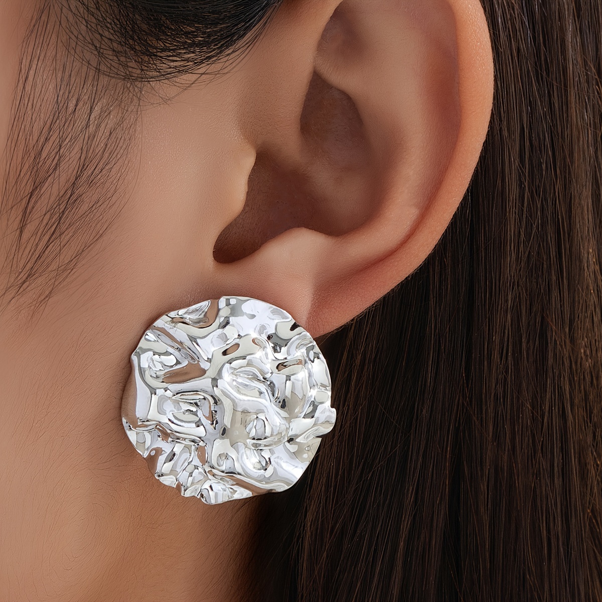 Image of A Pair Of Stylish And Minimalist Metal Geometric Earrings For Women With Textured Patterns