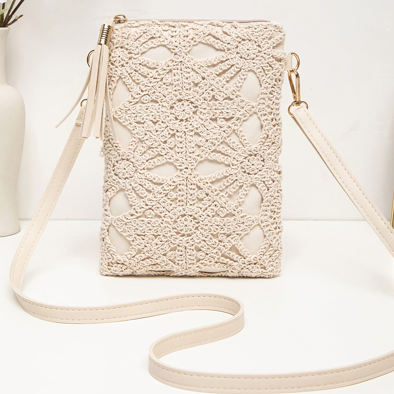 Hollow Woven Floral Pattern Women's Crossbody Phone Pouch Vertical Style, Tassel Drawstring Design Fashionable Trendy Women's Shopping Versatile Crossbody Bag