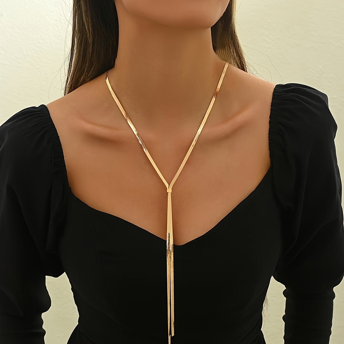 E-shop Einfache Mode Damen Y-förmige Halskette Kreativer Minimalistischer Stil Metallischer Temperament Schlangenkette Quaste Lange Pulloverkette