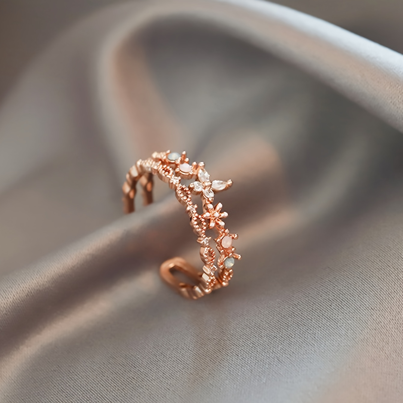 TEMU Anello da donna a con traforato a e motivo stile foresta, con di strass in Zirconia artificiale. Un accessorio ed elegante per uso , feste,