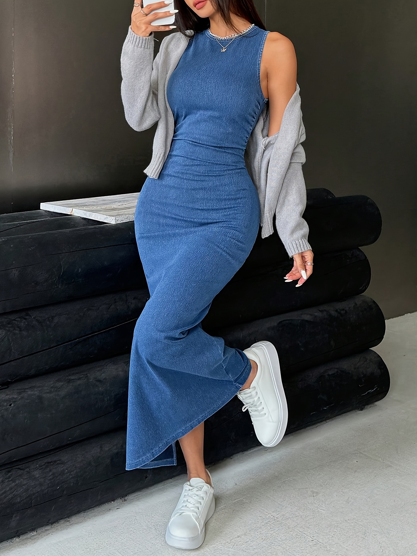 Vestido Azul Con Zapatillas Blancas Vestido Zapatos De Color Piel