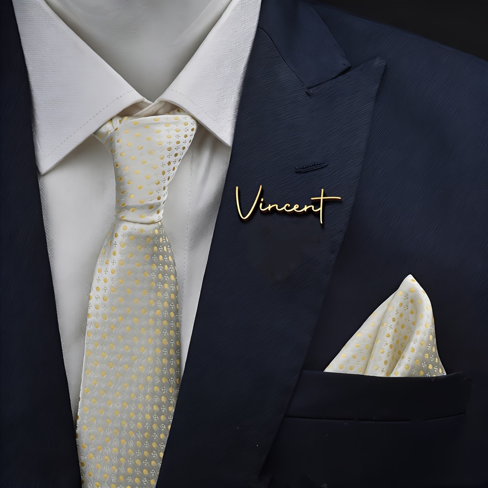 E-shop Personalisierte goldene Anstecknadel mit Namen, personalisierte Brosche mit kursivem Namen, minimalistische Namensschild-Anstecknadel aus